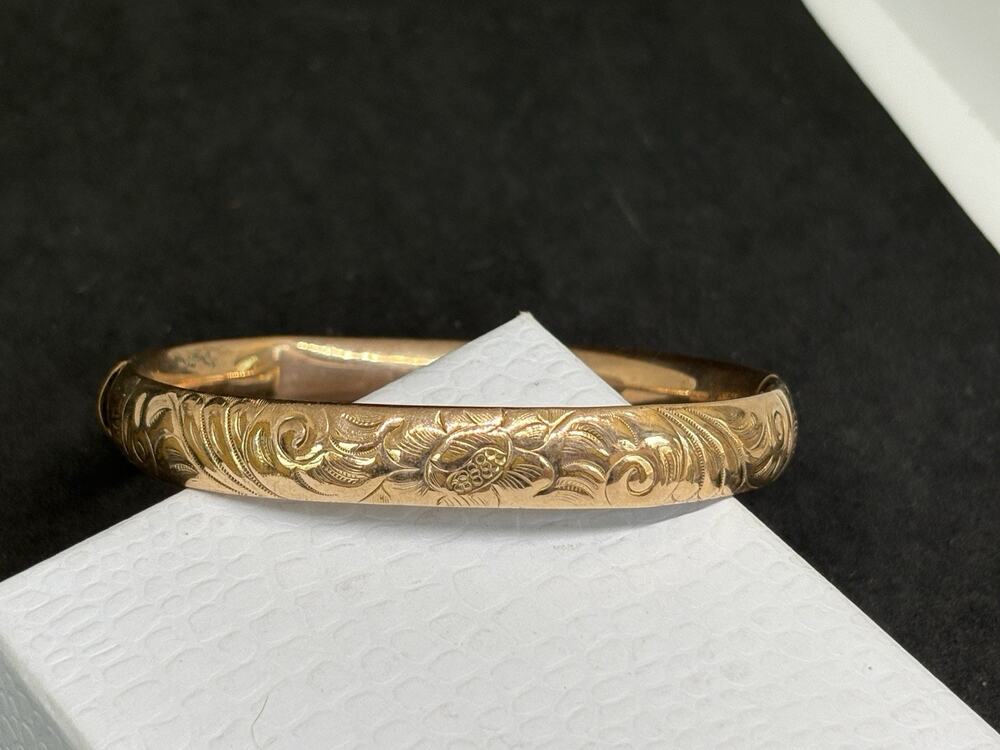 Victorian Revival Yellow Floral brushd Gold Filled Hinged Bangle Bracelet 2.4“